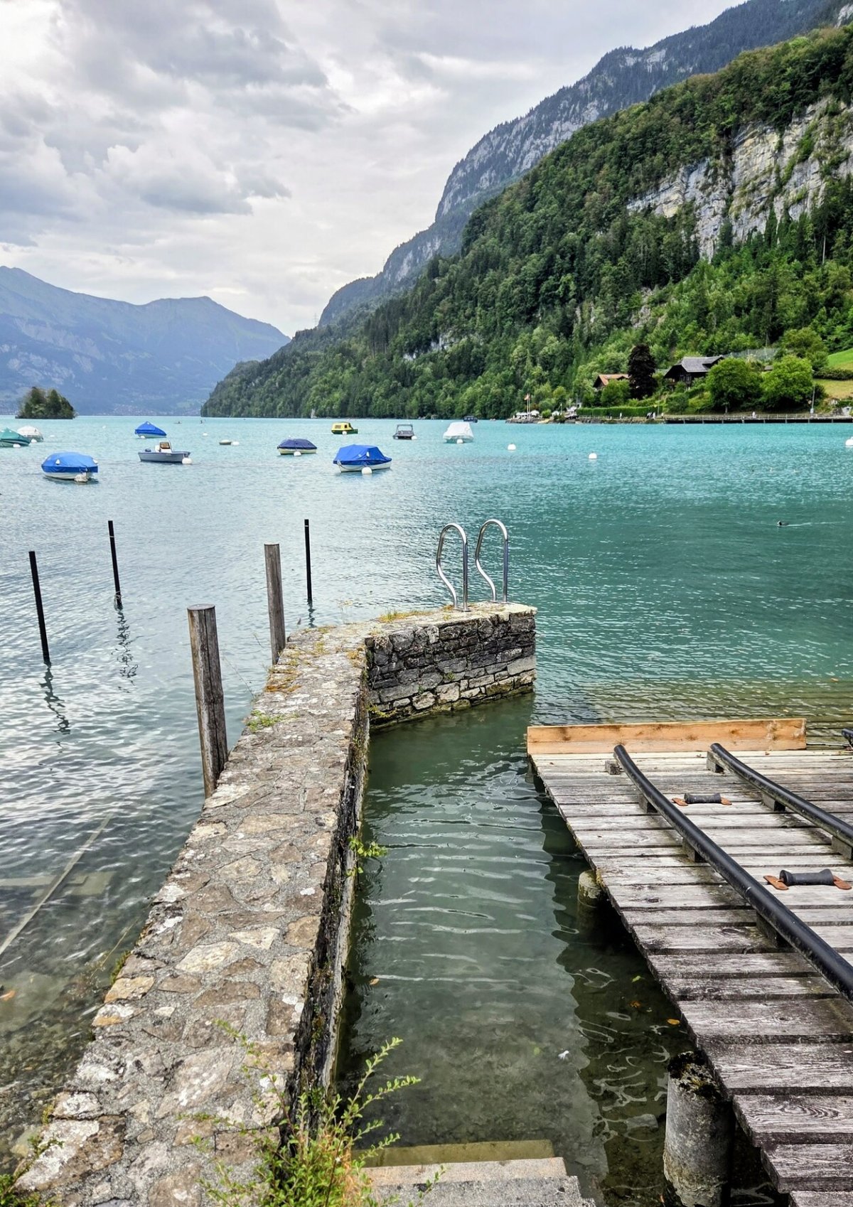 Lounge im privaten Garten direkt am Brienzersee